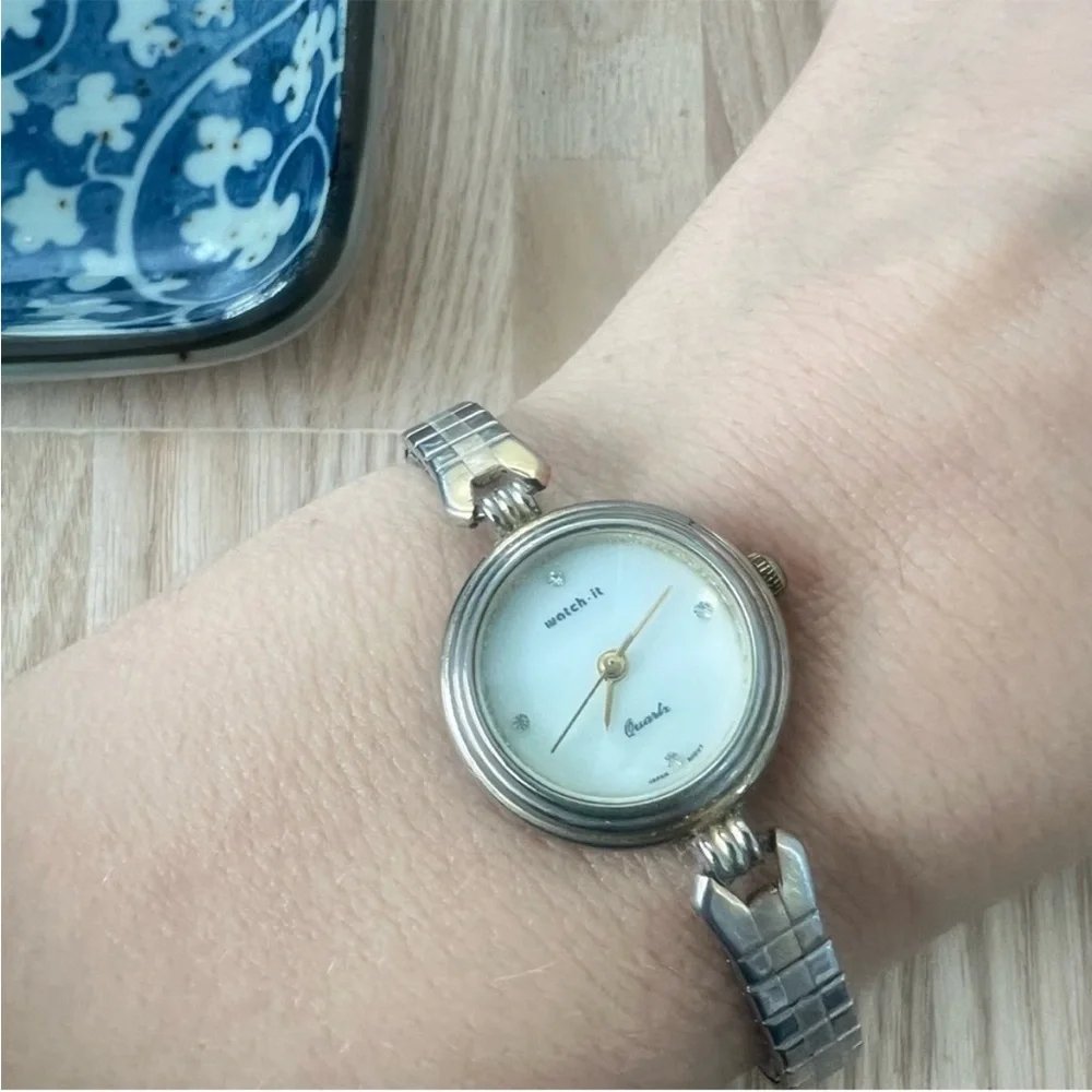 Watch-it ladies mother of pearl dial bracelet watch NEW BATTERY